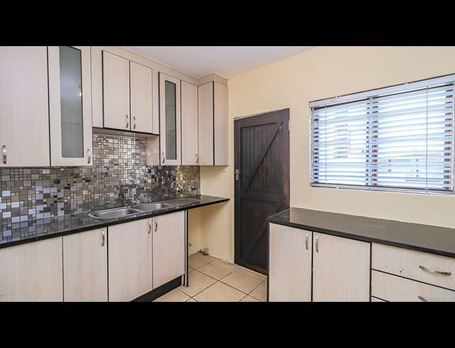 3 BEDROOM HOUSE FOR SALE IN SHARONLEA